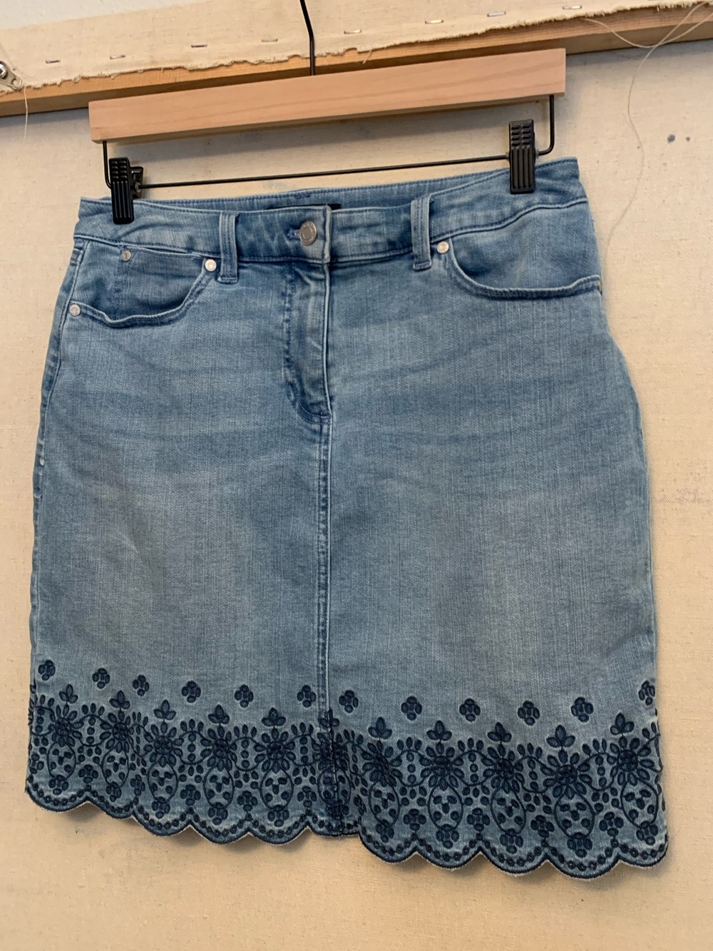 Talbots Light Blue Embroidered Scallop-Hem Denim Mini Skirt, Size 6 Petite